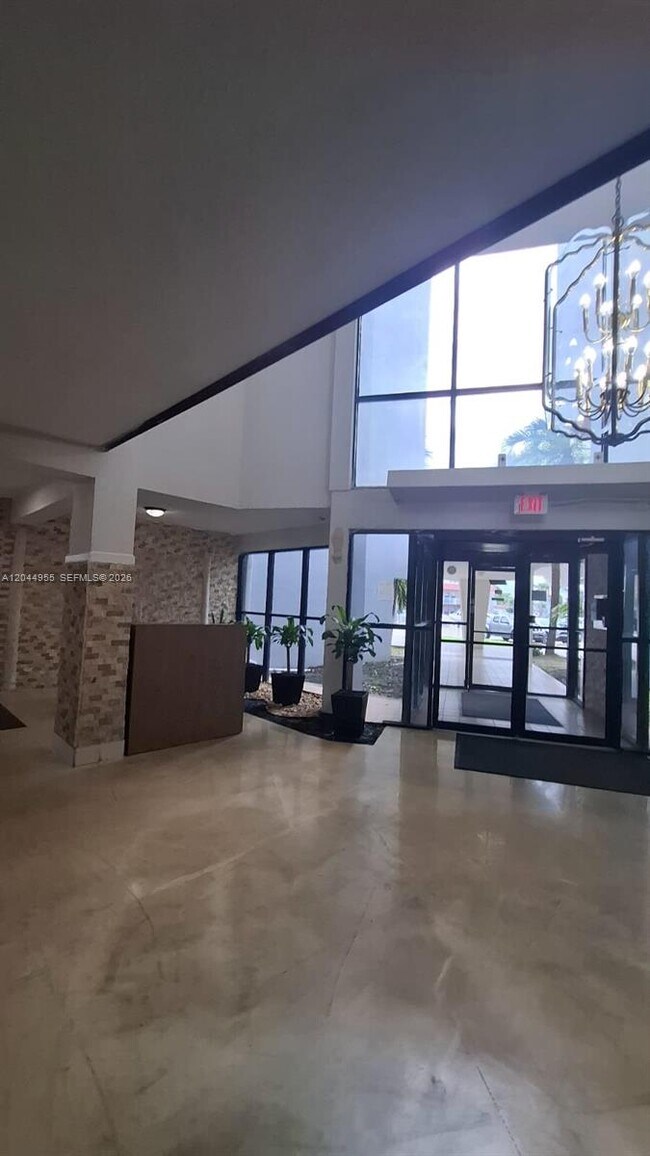 Photo - 2025 NE 164th St Unidad 918
