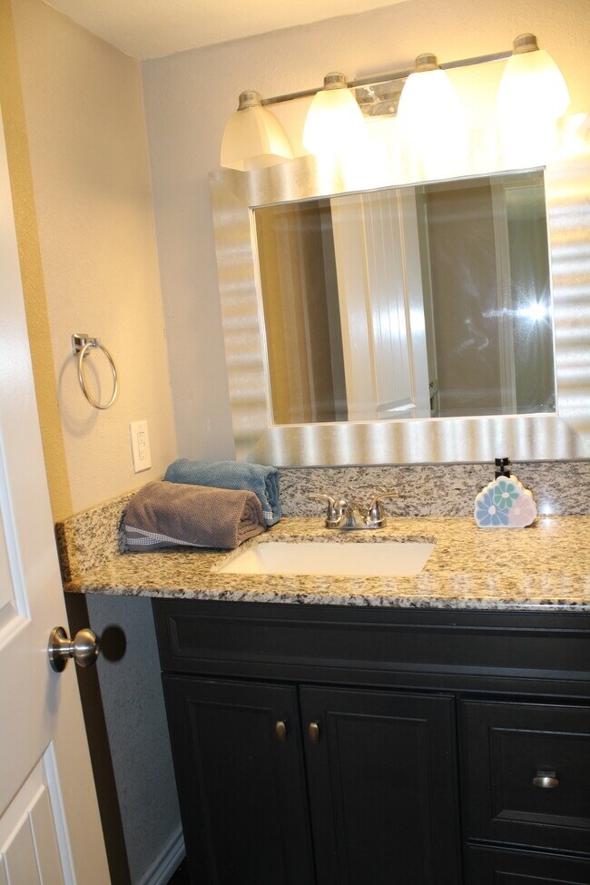 West 3855 - a Warner Alan Property
