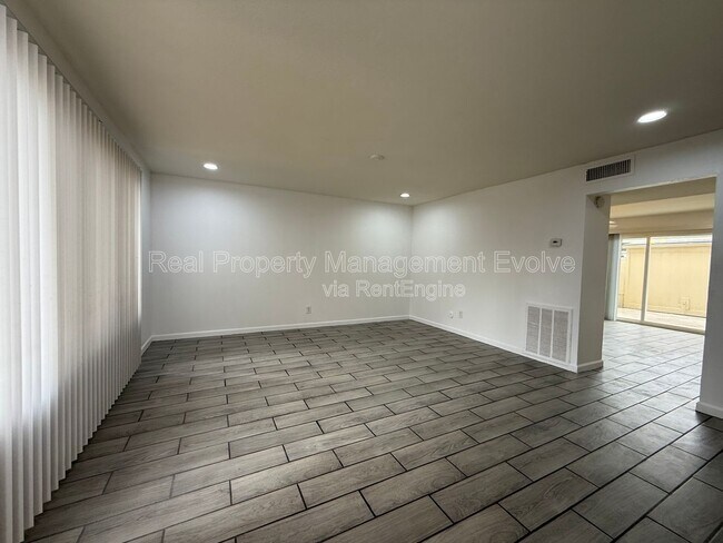 Photo - 4613 S Mill Ave