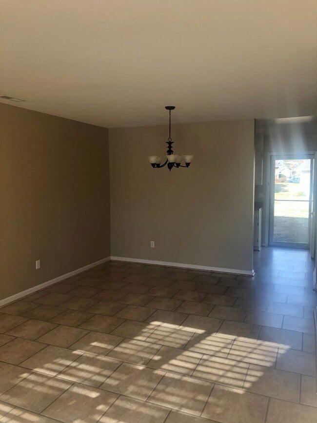 Photo - Beautiful Townhome 2Bed/ 1 Bath