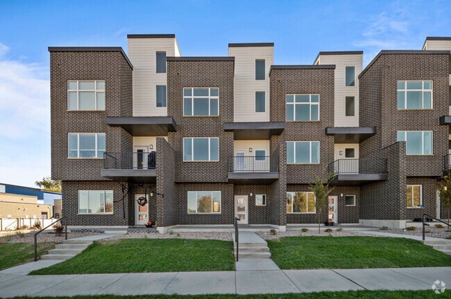 Building Photo - Gorgeous Brand New  Townhome!