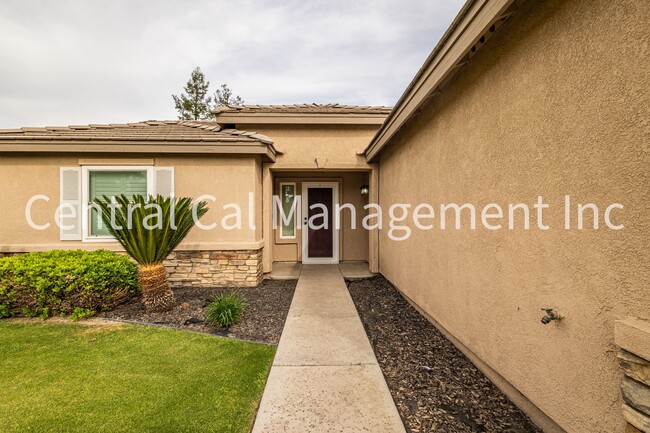 Photo - 3 Bedroom/2 Bath Home with Solar in the Desired Southwest - $2450 per Month!