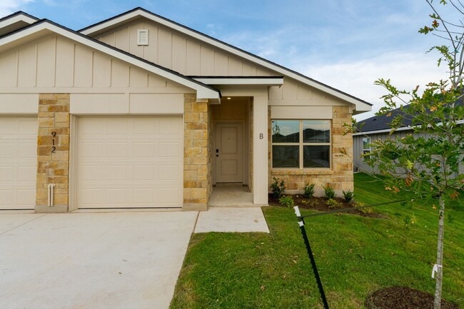 Building Photo - 912 Cherry Laurel Ln Rental