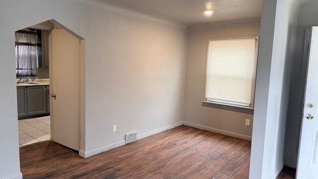 Photo - 12007 Lakepointe St