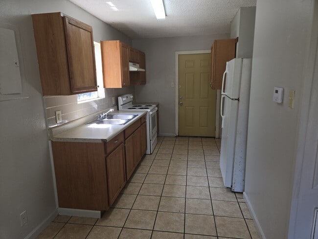 Photo - 2120 Railroad St