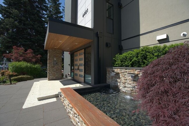 Building Photo - 6401 Lake Washington Blvd NE Unit #303