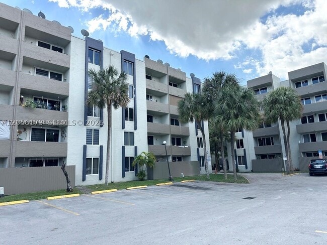 Building Photo - 10000 NW 80th Ct Unit 2456