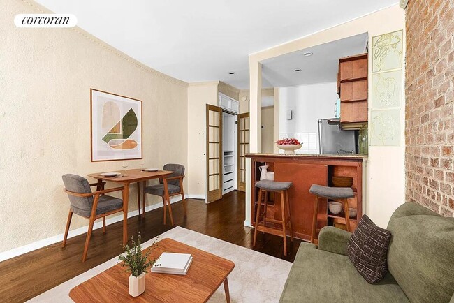 Photo - 304 E 73rd St