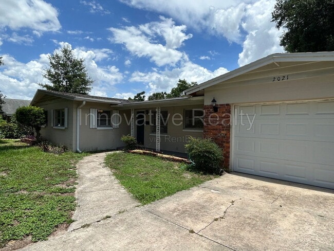 2021 Woodcrest Dr