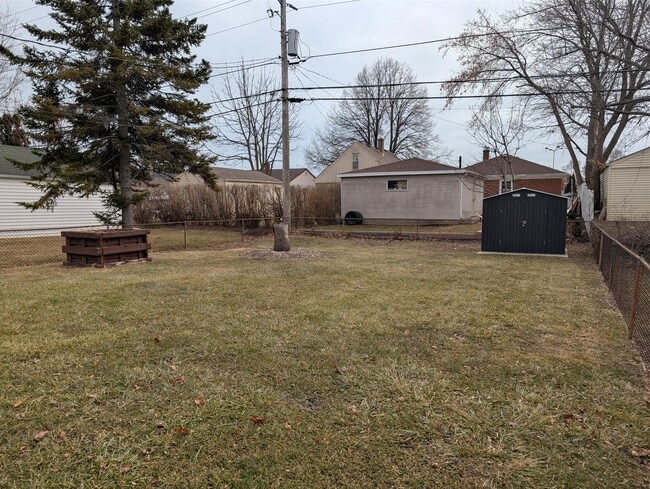 Photo - 2825 Dwight St