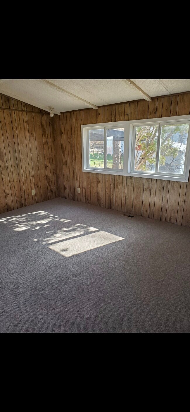 1923 Chicago Ave House House Rental in Black Eagle, MT