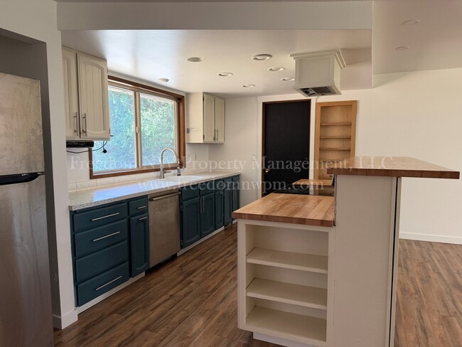 Photo - 5825 67th Ave NE