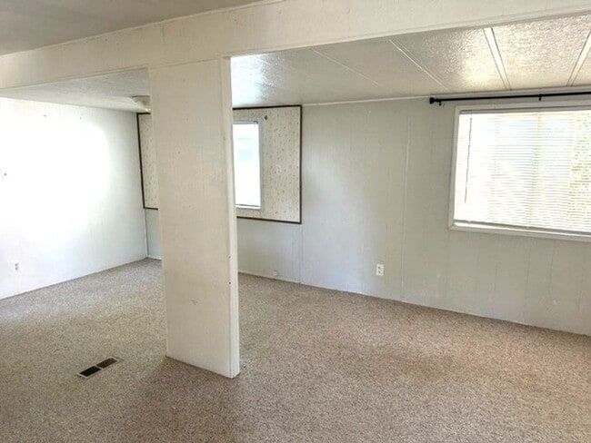 Photo - 3 bedroom mobile home with garage and bonus room