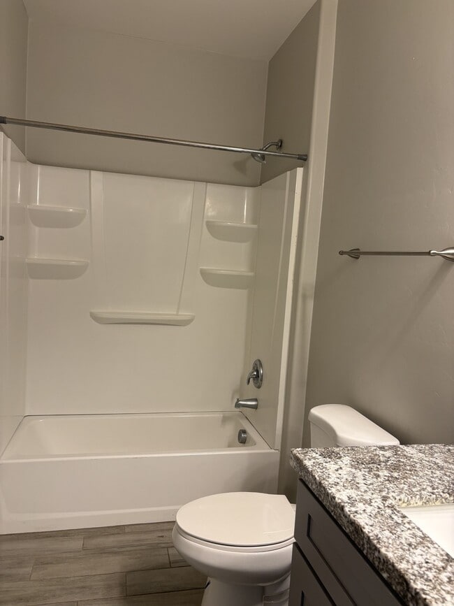 Photo - 260 W 24th St