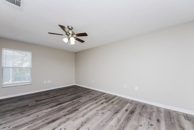 Photo - 911 San Rafael Way