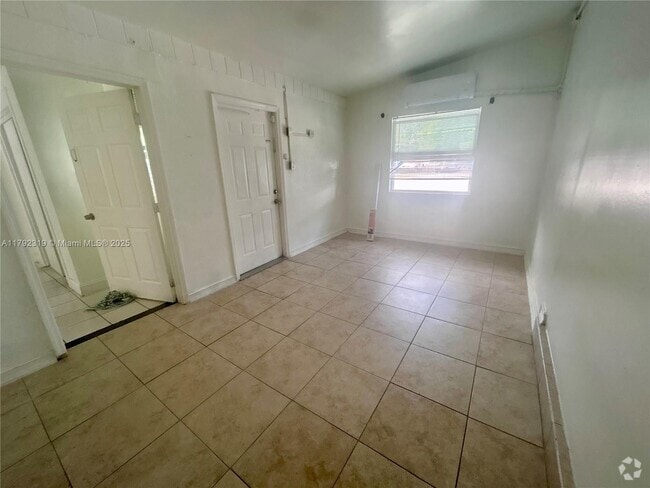 Building Photo - 32 Allen Rd Unit 2 Rental