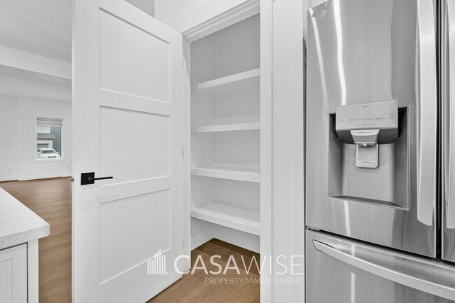 Photo - 9339-9222 222 St NW