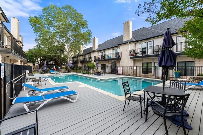 Photo - 1307 Kinney Ave Unidad 102