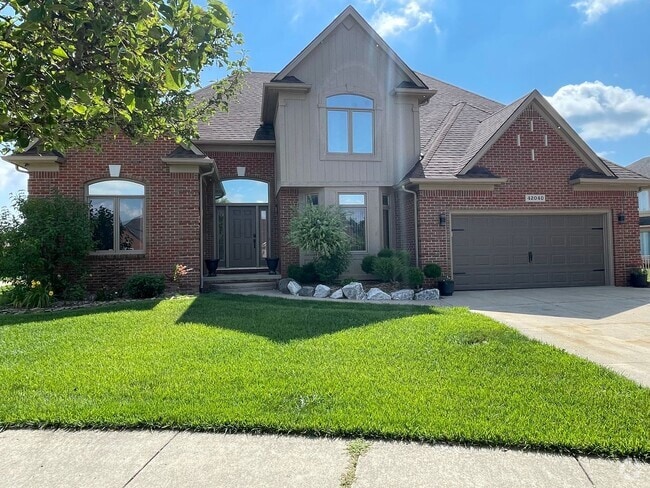 Building Photo - Clinton Twp Home-4-Bedroom, 2.5 Baths, Lau...