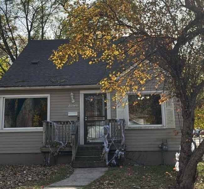 Building Photo - 21549 Pembroke Ave