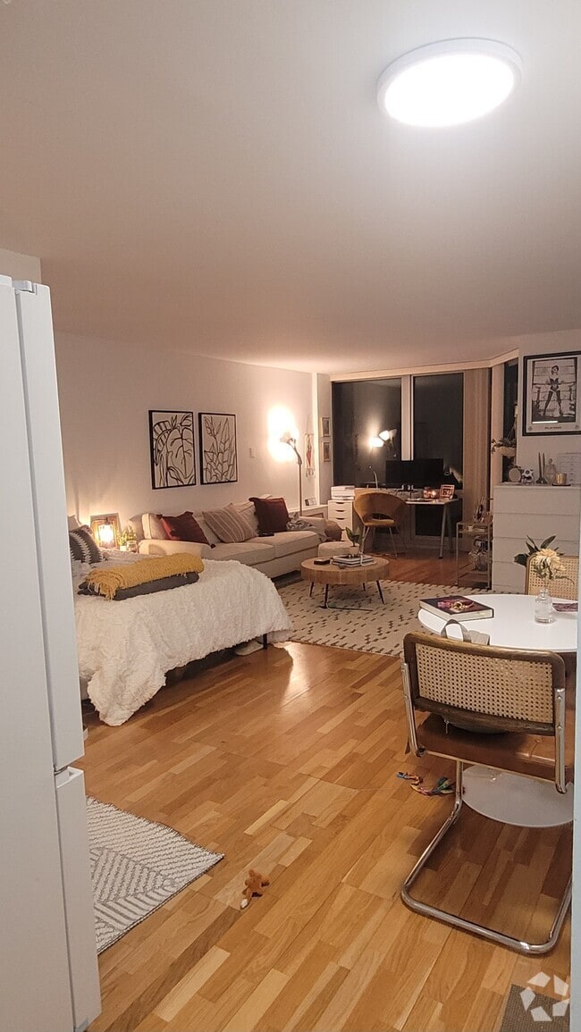 Building Photo - 21 W Goethe St Unit 6E Rental