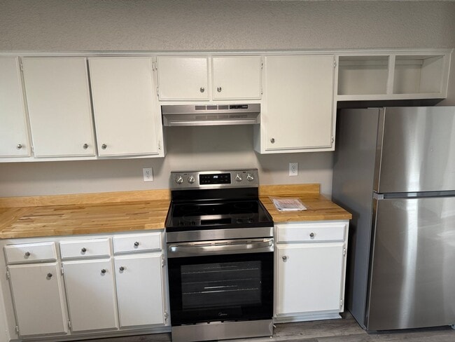 Photo - 2 Bedroom/ 1 Bathroom Duplex in Hermitage