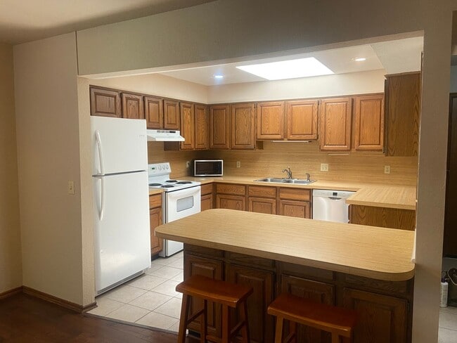 Photo - Beautiful 2 bed 2 bath home in a great location!!