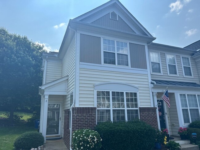 2 Bed | 2.5 Bath End Unit Townhome in Rale... - 2 Bed | 2.5 Bath End Unit Townhome in Rale...