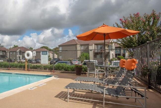 Building Photo - 2 bedroom in League City TX 77573 Unit 2035 Rental