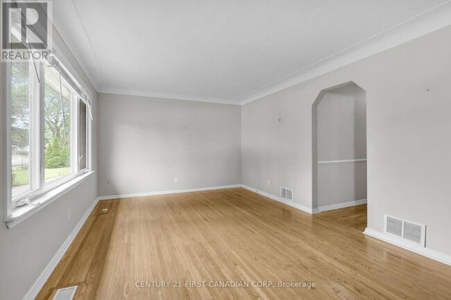 Photo - 638 Tennent Ave