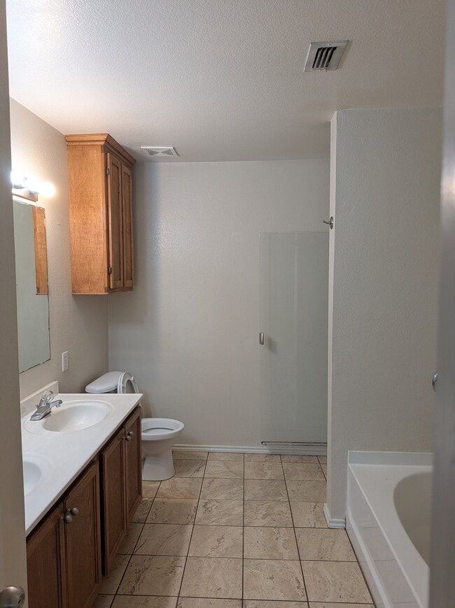 Photo - 2818 Meadow Bluff Dr