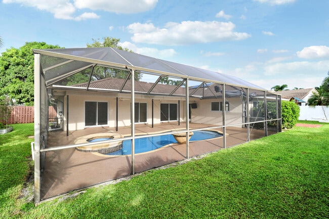 Photo - 100 SW 15th Ct