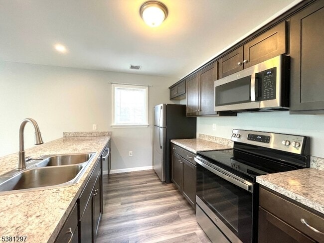 Building Photo - 10 Ryerson Rd Unit A Rental