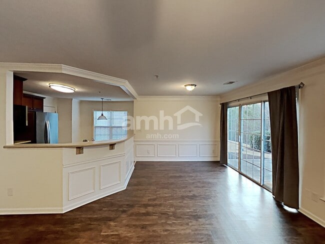 Photo - 325 Balaban Cir