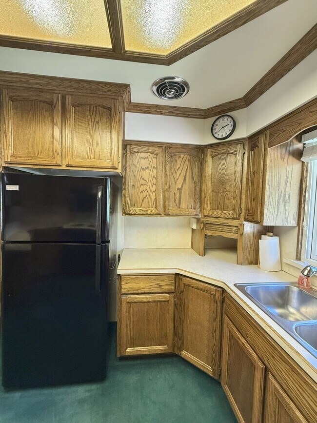 Photo - Spacious 5 Bedroom, 2 Bath Home with Moder...