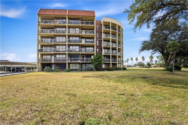 Building Photo - 16 Ashley Dr Unit 405