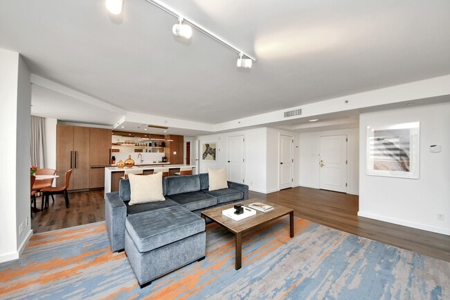 Building Photo - 1300 Lamar St Unit S3 Rental