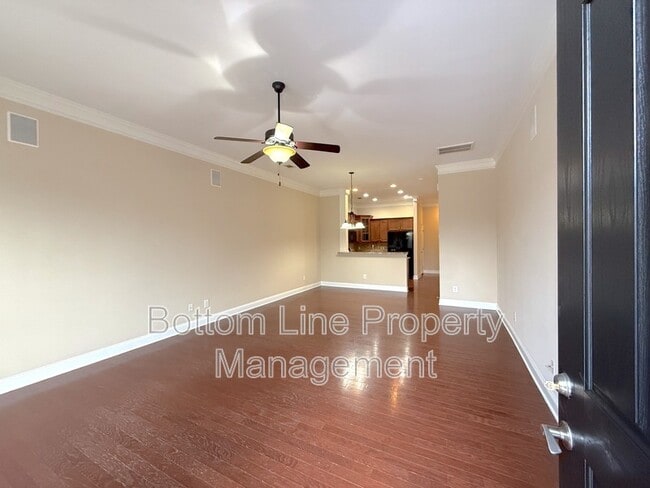 Photo - 476 Beacon St NW