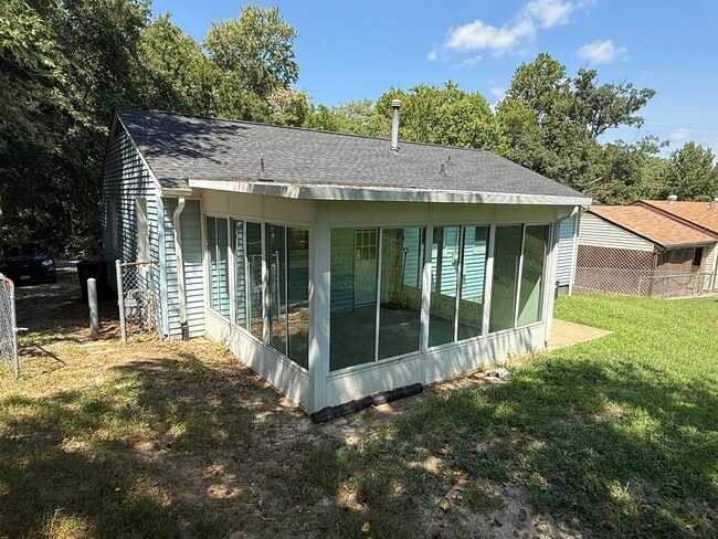 Photo - 2404 Western St