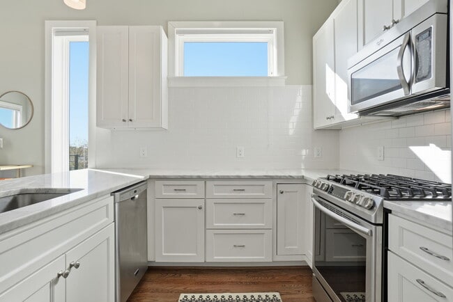 Photo - 3222 Warder St NW Unidad 5