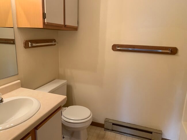 Photo - 402 3rd St W