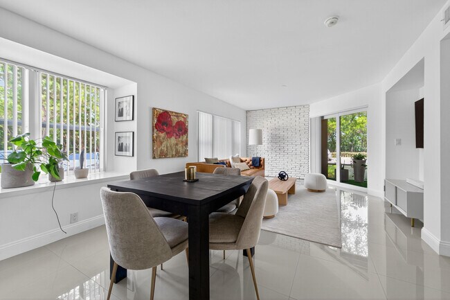 Photo - 4807 Via Palm Lakes Via Unidad 1501