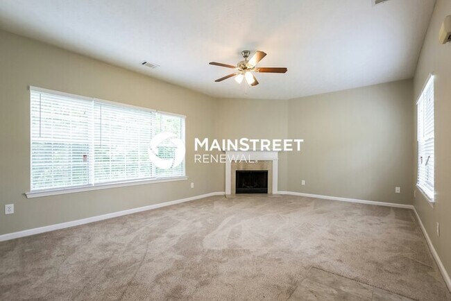 Photo - 3 Bedroom Pet-Friendly Home in College Park, GA with Main Street Renewal