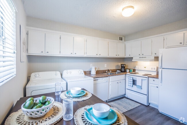 2HAB, 1,5BA - 900SF