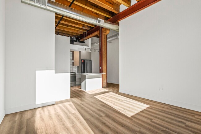 Photo - 153 W Ohio St