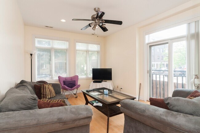 Photo - 2416 N Greenview Ave Unidad 2 Rental