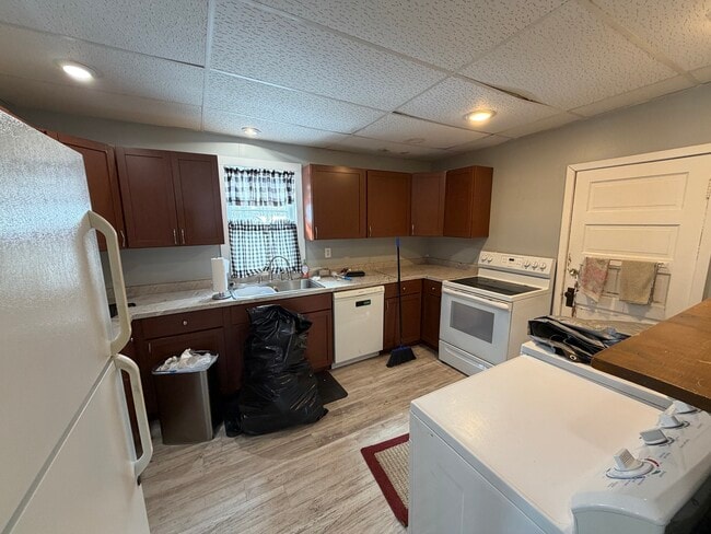 Photo - 104 N Grove St