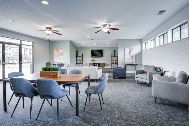 Lakeside Crossing at Eagle Creek Apartments and Townhomes