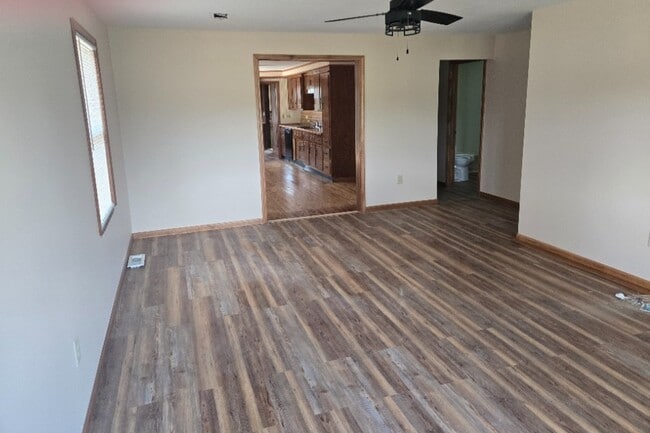 Photo - 24014 Farm Road 2012