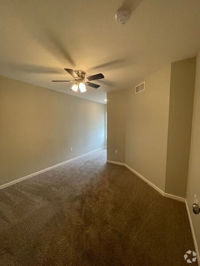 Building Photo - 204 Tyler St Unit B Rental